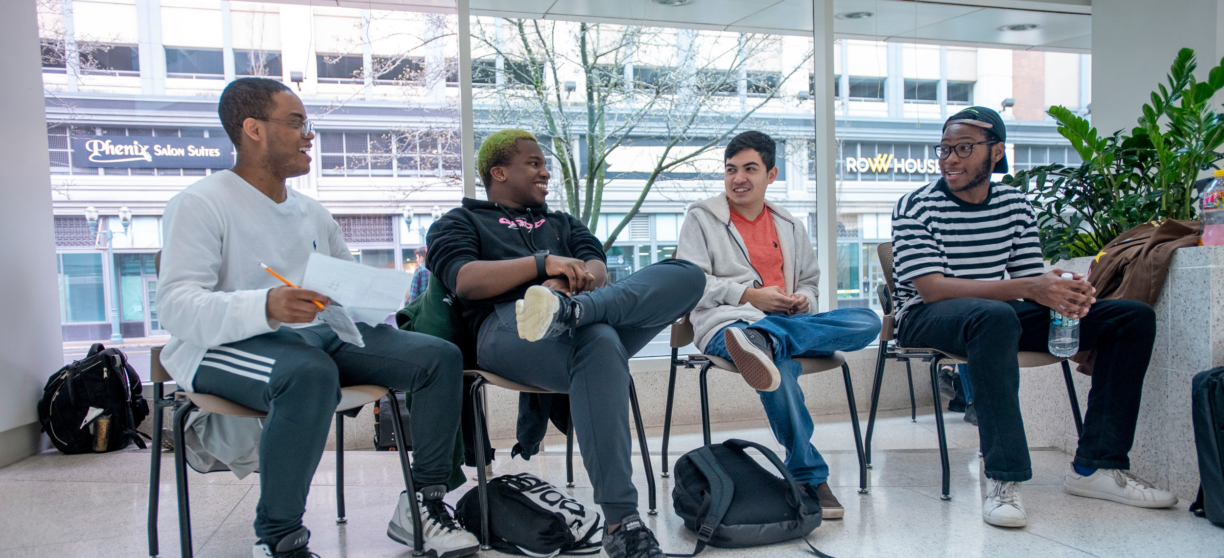 stamford220406a0852 A group of UConn Stamford students talking.