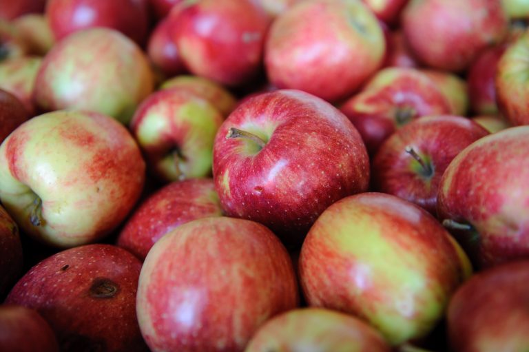 A close-up picture of ripe apples.